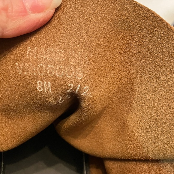 L.L. Bean navy blue bean boots - Picture 8 of 8